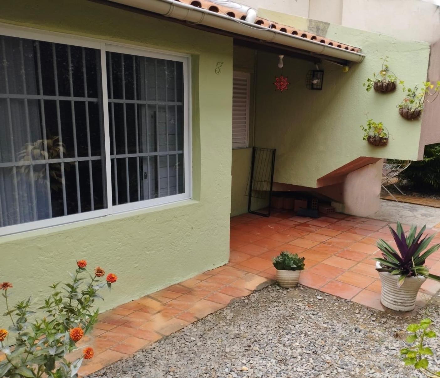 Charmoso Apto Com Clima De Casa Em Canasvieiras Florianopolis Exterior photo